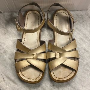 Used gold salt water sandles a little worn out but still cute and colorful.
